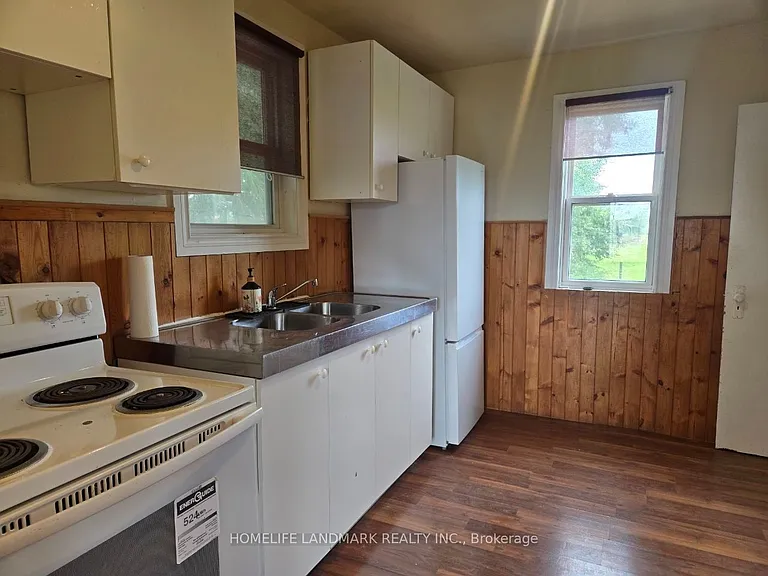 16 Elm Grove Ave — Photo 8