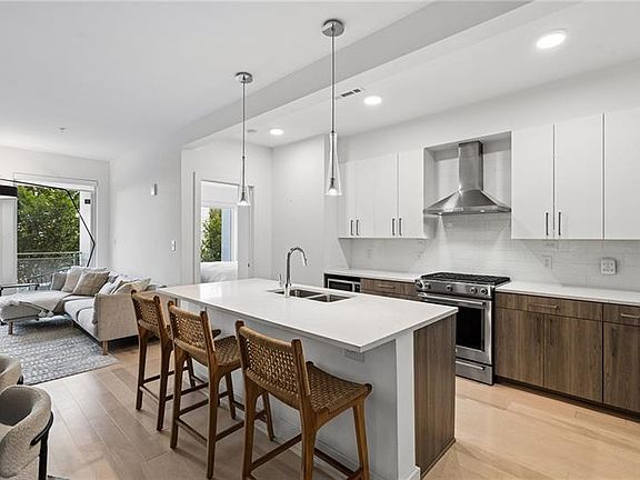 2nd image of 775 Juniper St NE #319