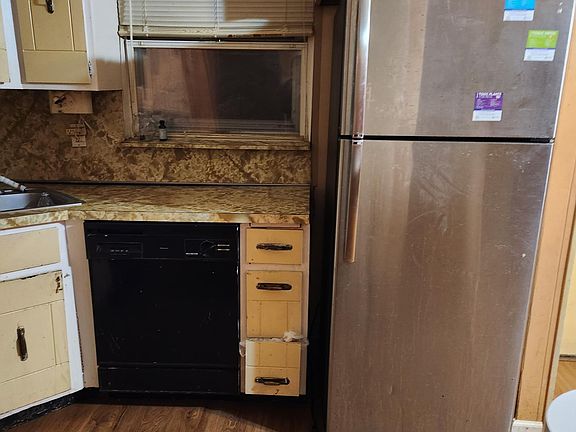4th image of 140 Elzey Ave