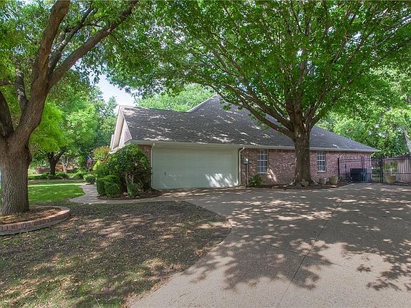 4th image of 7016 Castle Creek Dr E