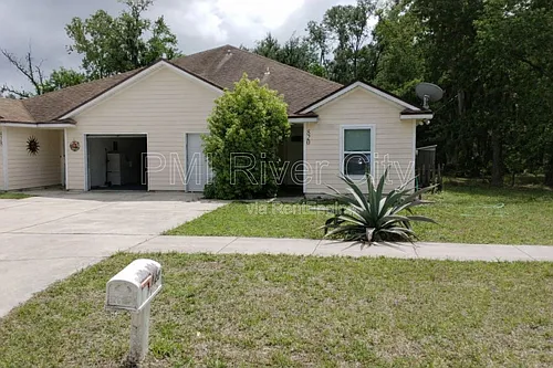 820 Filmore Ln Photo 1