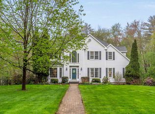 14 Hunters Rd, Bedford, NH 03110