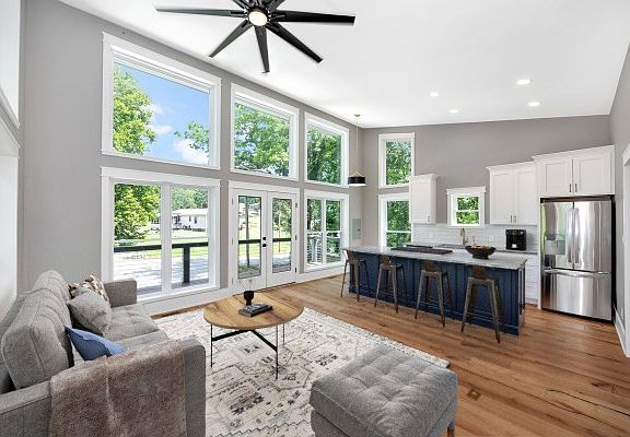2nd image of 320 Park St
