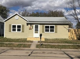 208 E 11th St, Cozad, NE 69130