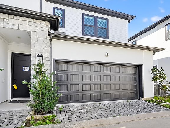 3rd image of 3239 Royal Oaks Hollow Ln