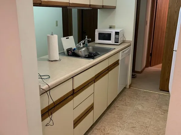 914 Benton Dr APT 34, Iowa City, IA 52246