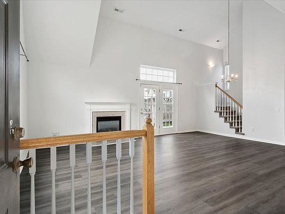 2nd image of 100 Post Oak Rd