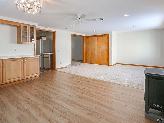 2nd image of 380 Moore Ave