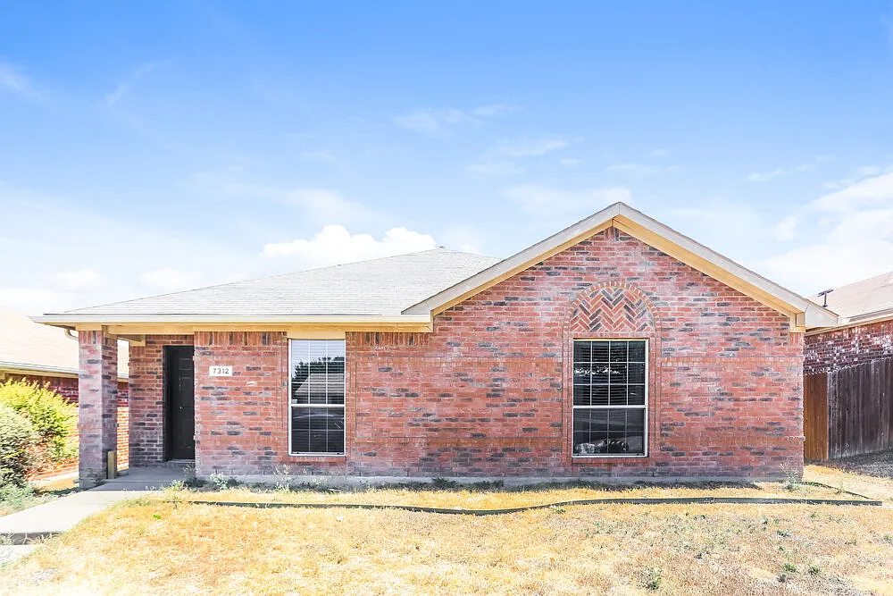 3 bed, 2.0 bath, 1768 sqft, $2,095 — Photo 1