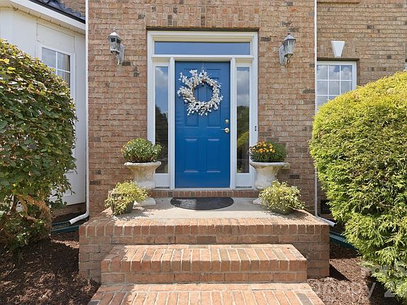 3rd image of 6006 Embassy Ct