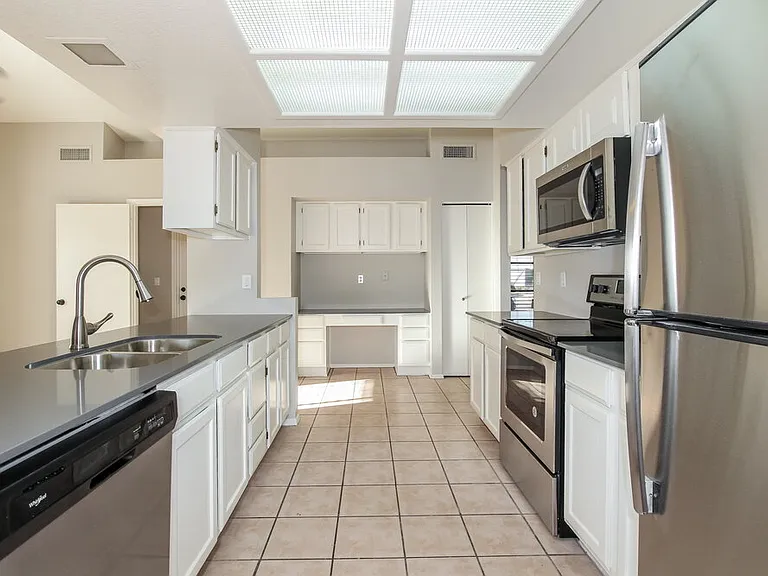 5215 W Diana Ave — Photo 5