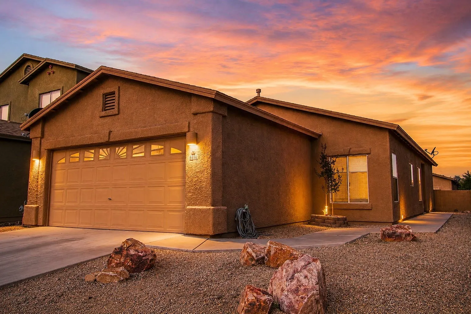 S Venetian Dr, Tucson — Photo 1