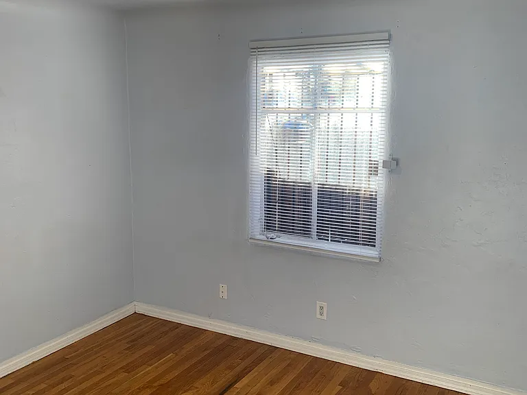 Huge Nob Hill 1 Bedroom w/ Garage, Storage, Ref. Air, & Updates — Photo 24