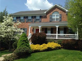 1095 Tomaino Dr, Pittsburgh, PA 15220