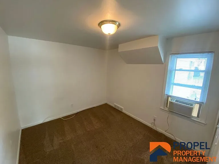 8141 Macomb St — Photo 9