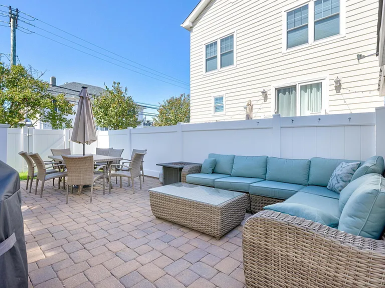 29 N Iroquois Ave #5/21-6/27 — Photo 36