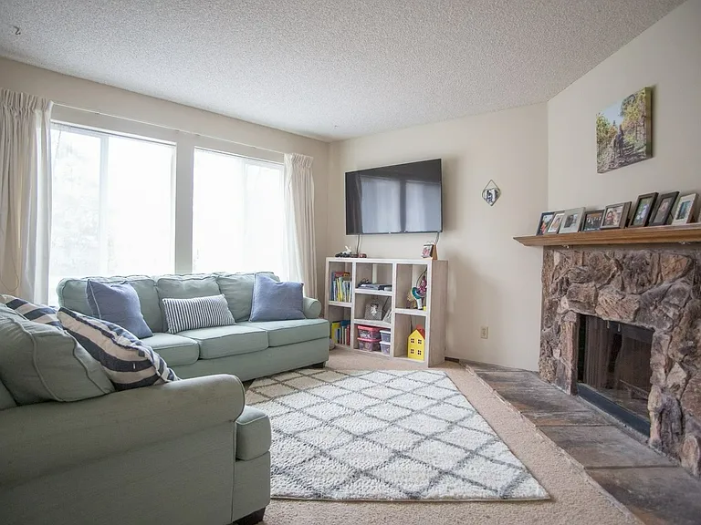 18614 Gillman Dr — Photo 3
