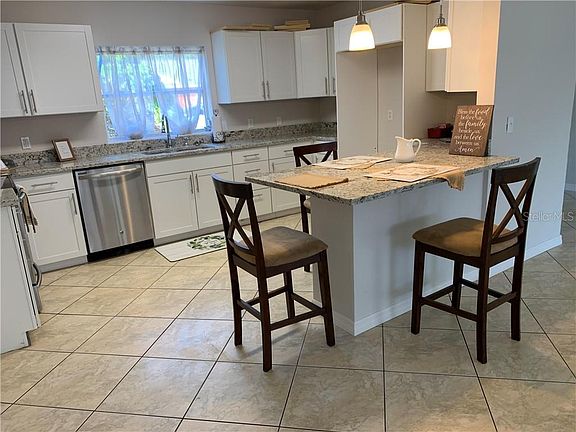 3rd image of 3255 Oak Bluff Dr
