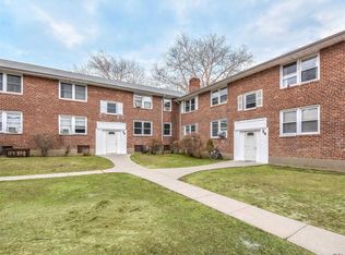 26 Stephen Oval APT A, Glen Cove, NY 11542