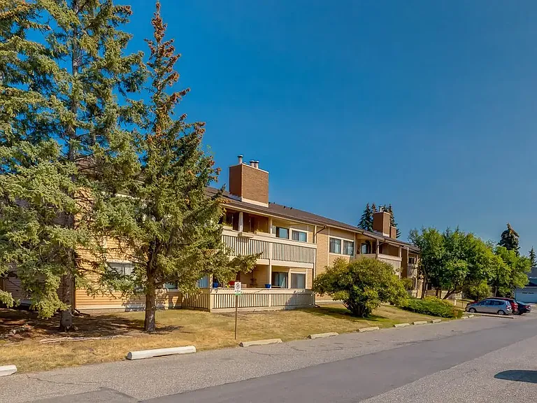 1825 Woodview Dr SW — Photo 49