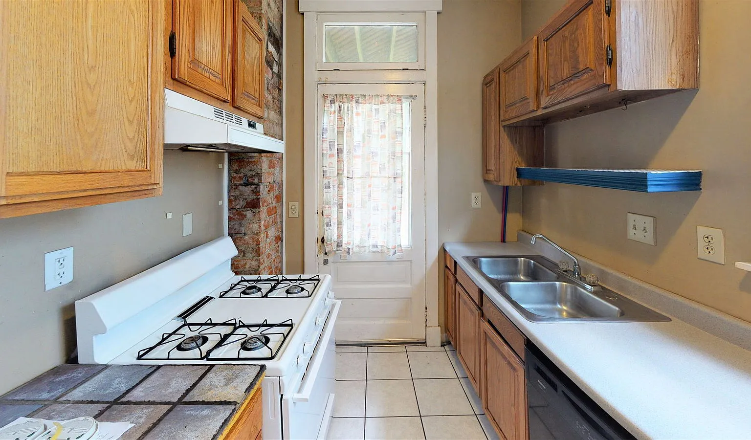 4 bed, 2.0 bath, 1624 sqft, $3,795 — Photo 4