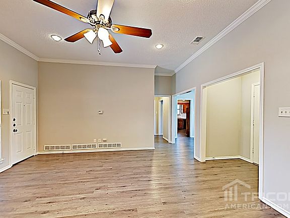2nd image of 204 Driftwood Ln