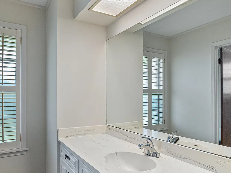 1554 Westbury Dr — Photo 19