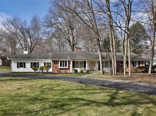 5 Wood Gate, Pittsford, NY 14534