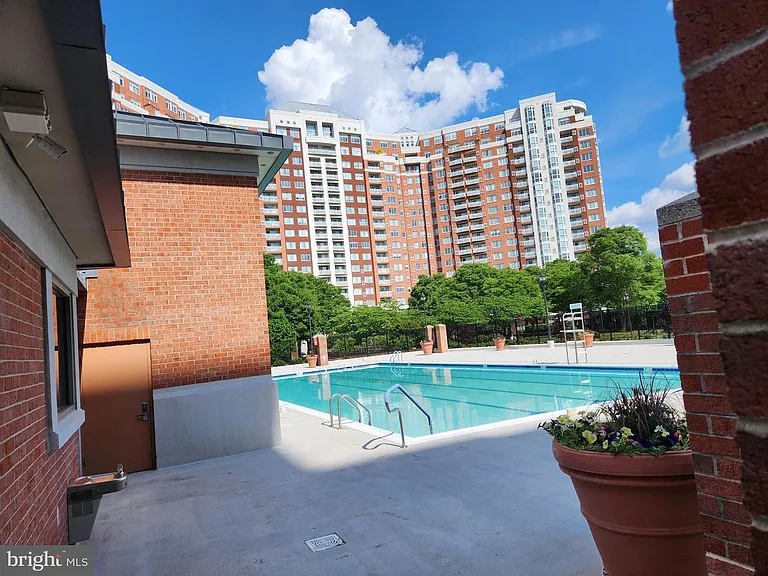 5809 Nicholson Ln #304 — Photo 22