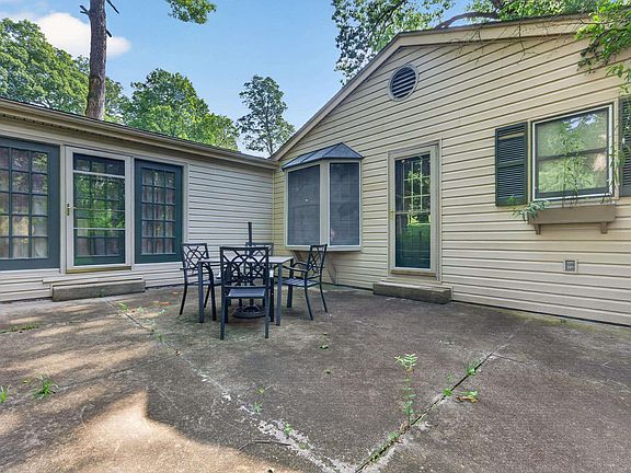 3rd image of 8 Golfview Dr