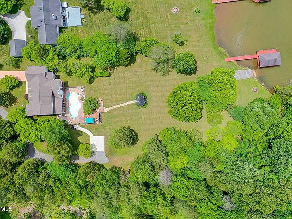 2nd image of 187 Bat Creek Shores Ln