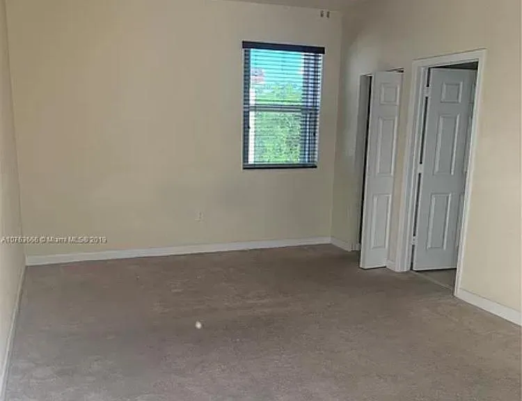 9585 SW 169th Pl — Photo 3