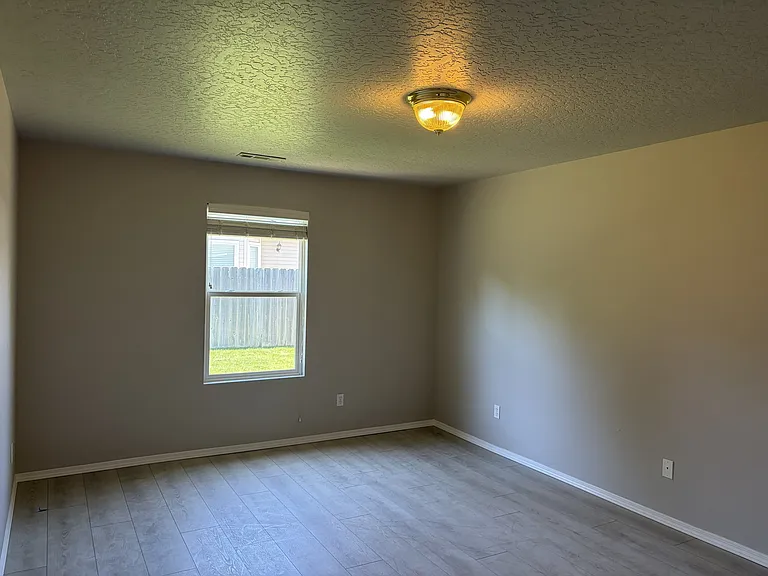 119 Midvale Ave — Photo 7