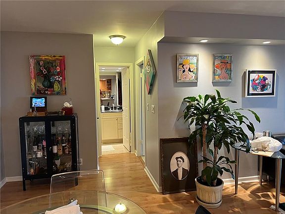 4th image of 1625 SE 10th Avenue #604