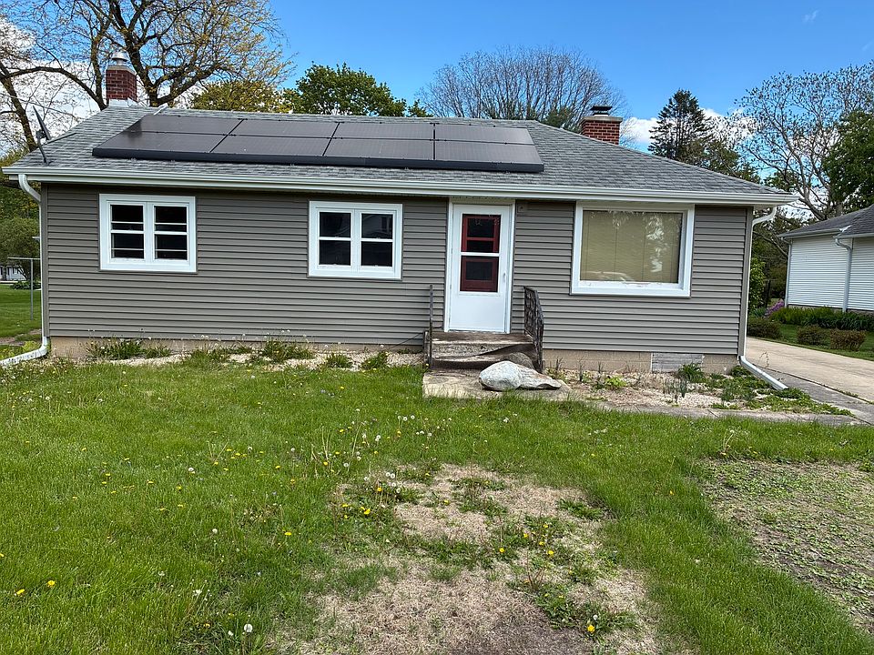 1st image of 209 Main St