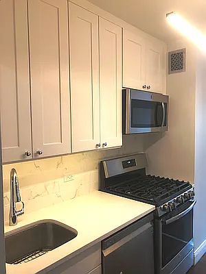 2nd image of 30 W 60th St APT 15D