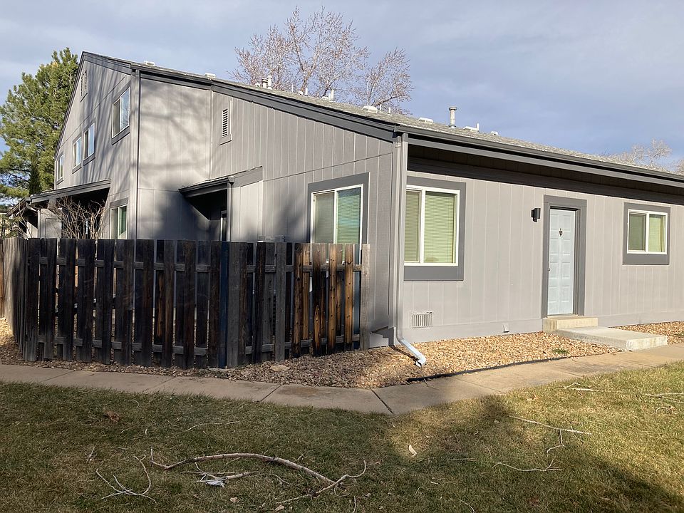 Entrance and back enclosed patio