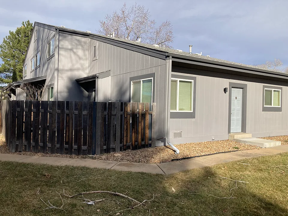 Entrance and back enclosed patio