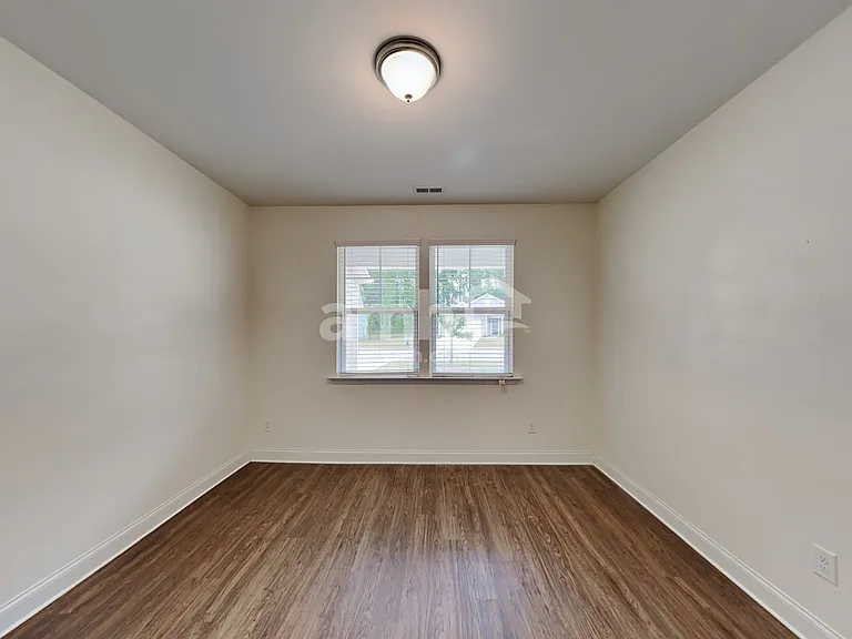 155 Gregory Dr — Photo 10