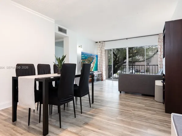 8889 Fontainebleau Blvd, Miami, FL