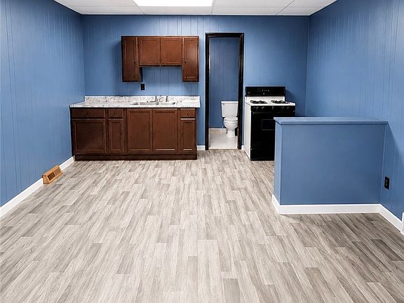 2nd image of 490 19th St