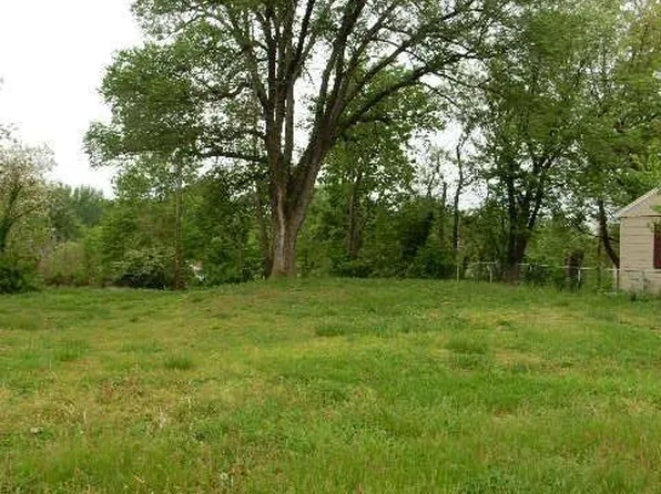 605 Hillcrest Dr, Knob Noster, MO 65336