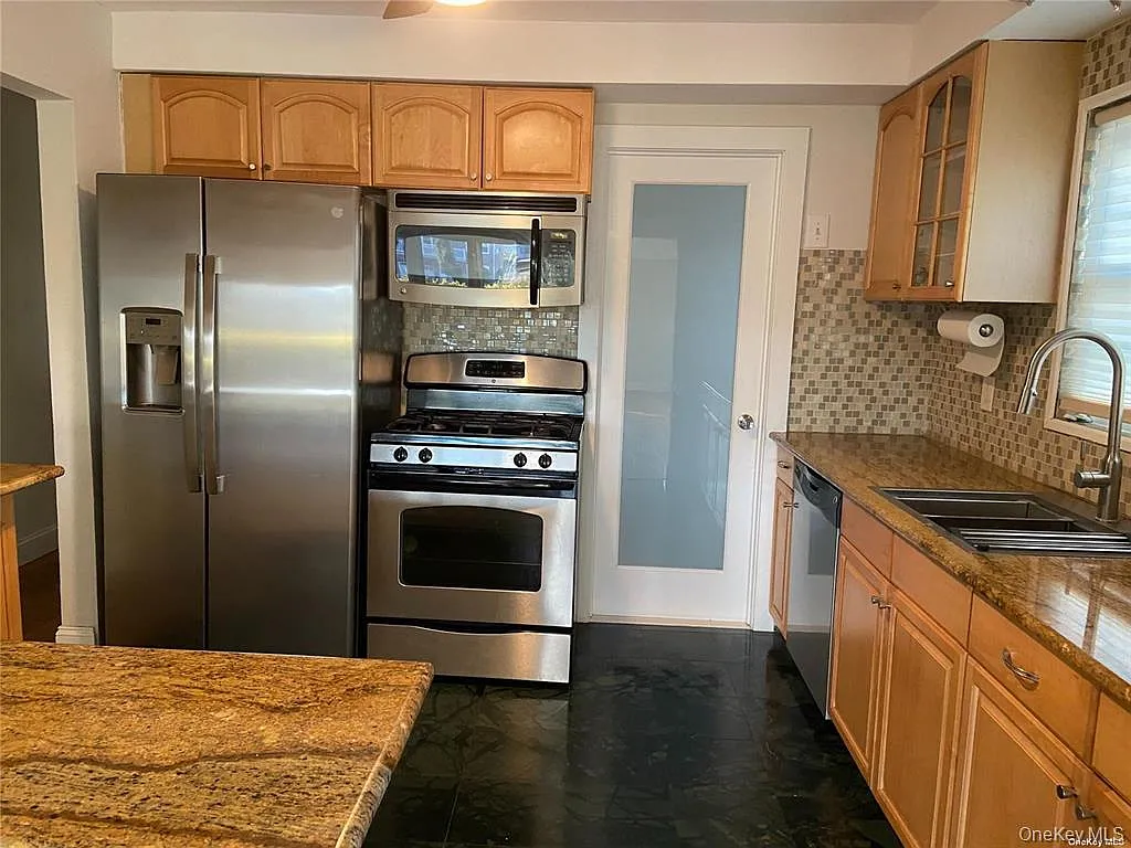 2 bed, 2.0 bath, 1249 sqft, $4,100 — Photo 4