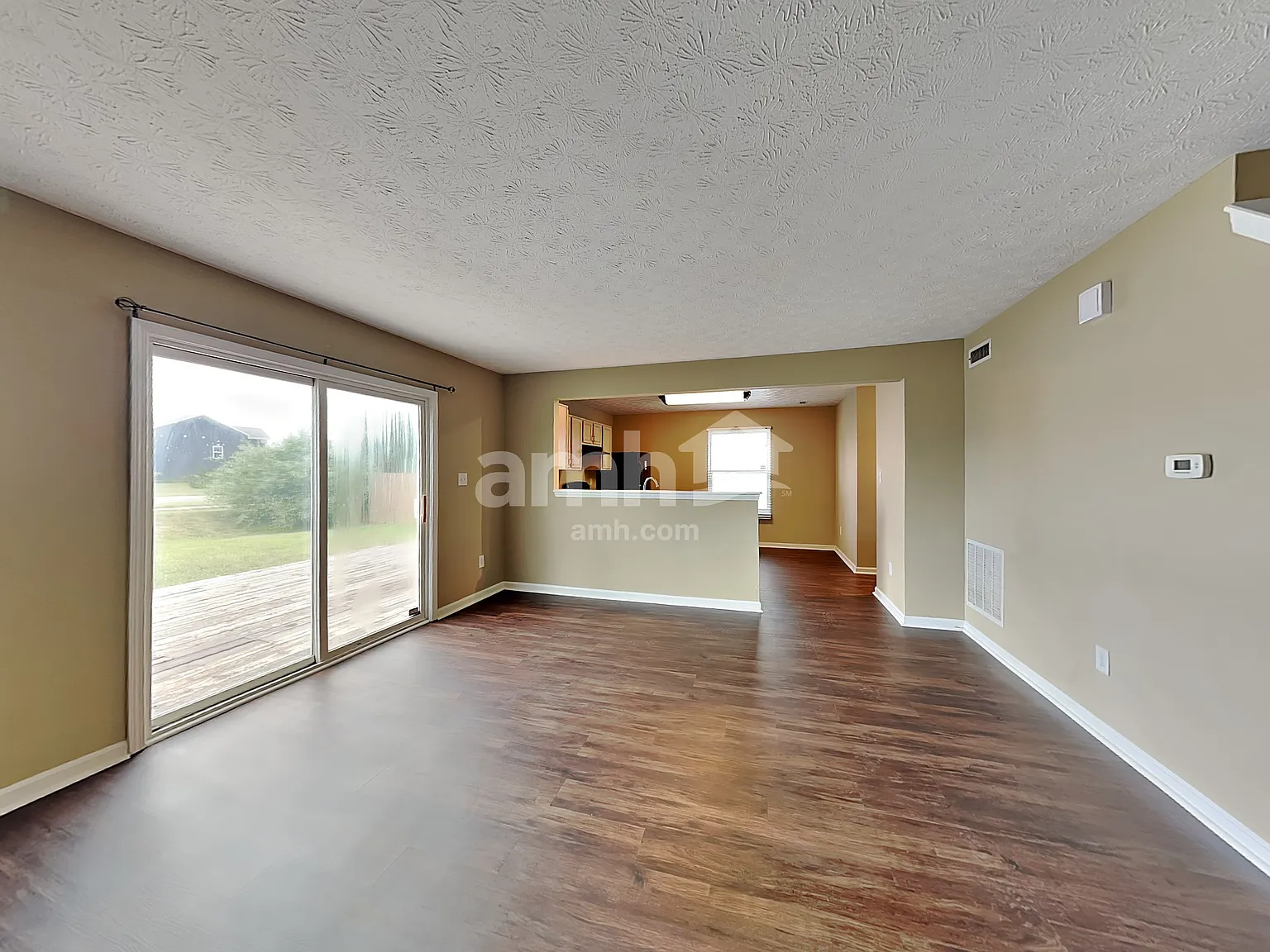 3 bed, 2.5 bath, 1550 sqft, $1,805 — Photo 3