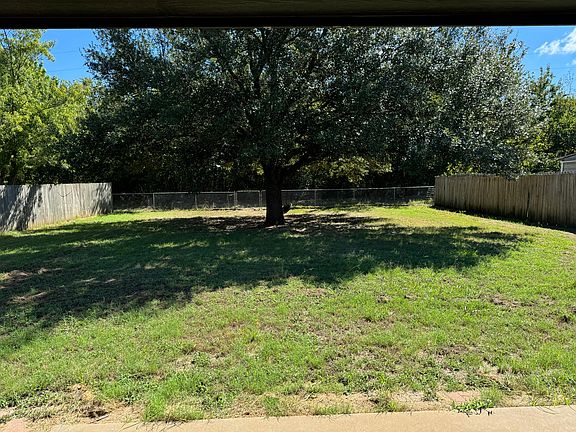 3rd image of 718 Park Pl