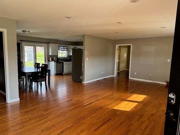 3rd image of 404 Terrence Dr