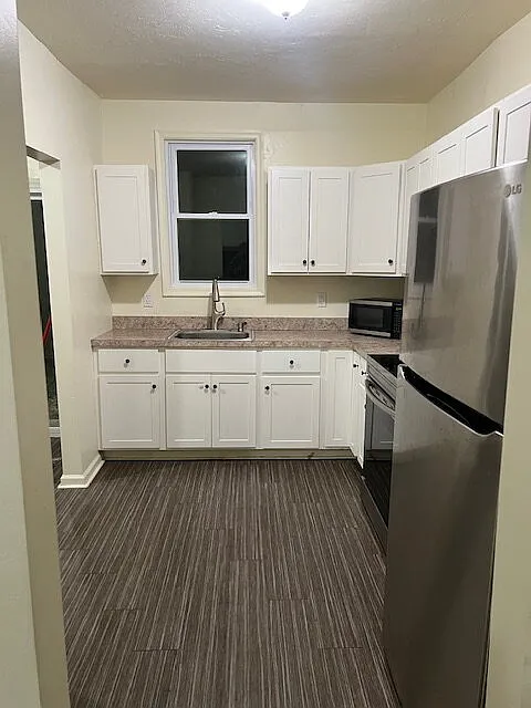 3 bed, 1.5 bath, 983 sqft, $1,295 — Photo 2