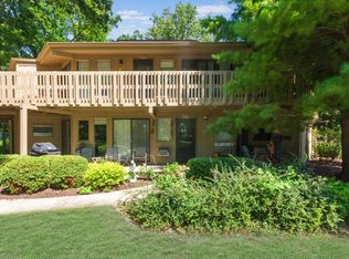 307 Deerpath W, Fontana, WI 53125