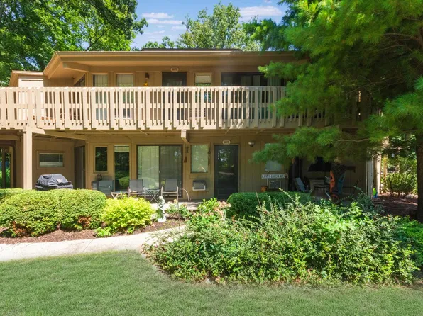 307 Deerpath WEST West #D, Fontana, WI 53125
