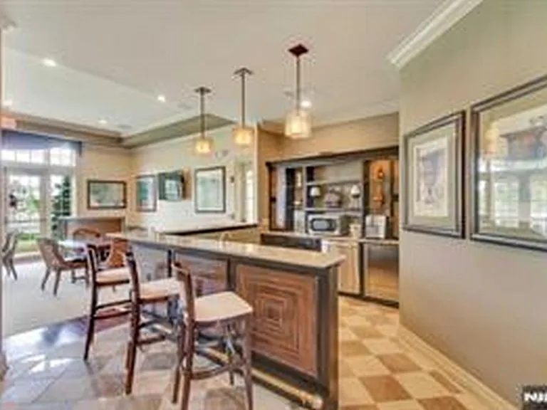 3116 The Plz — Photo 8